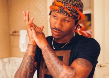 How Tall is Duke Dennis