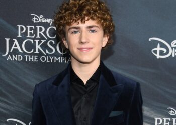 How Tall is Walker Scobell